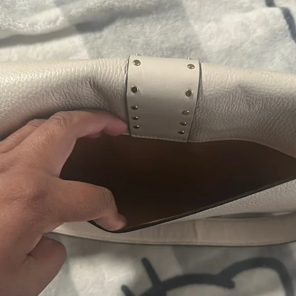 Elegant Cream Leather Shoulder Bag - Picture 4 of 5